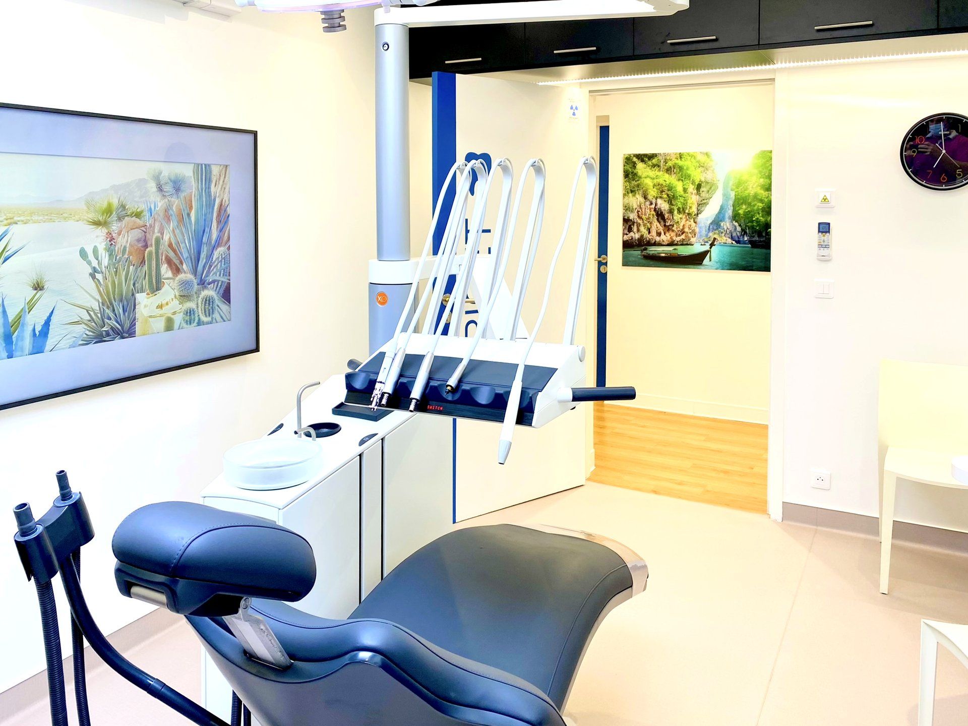 Salle de soins — fauteuil bleu